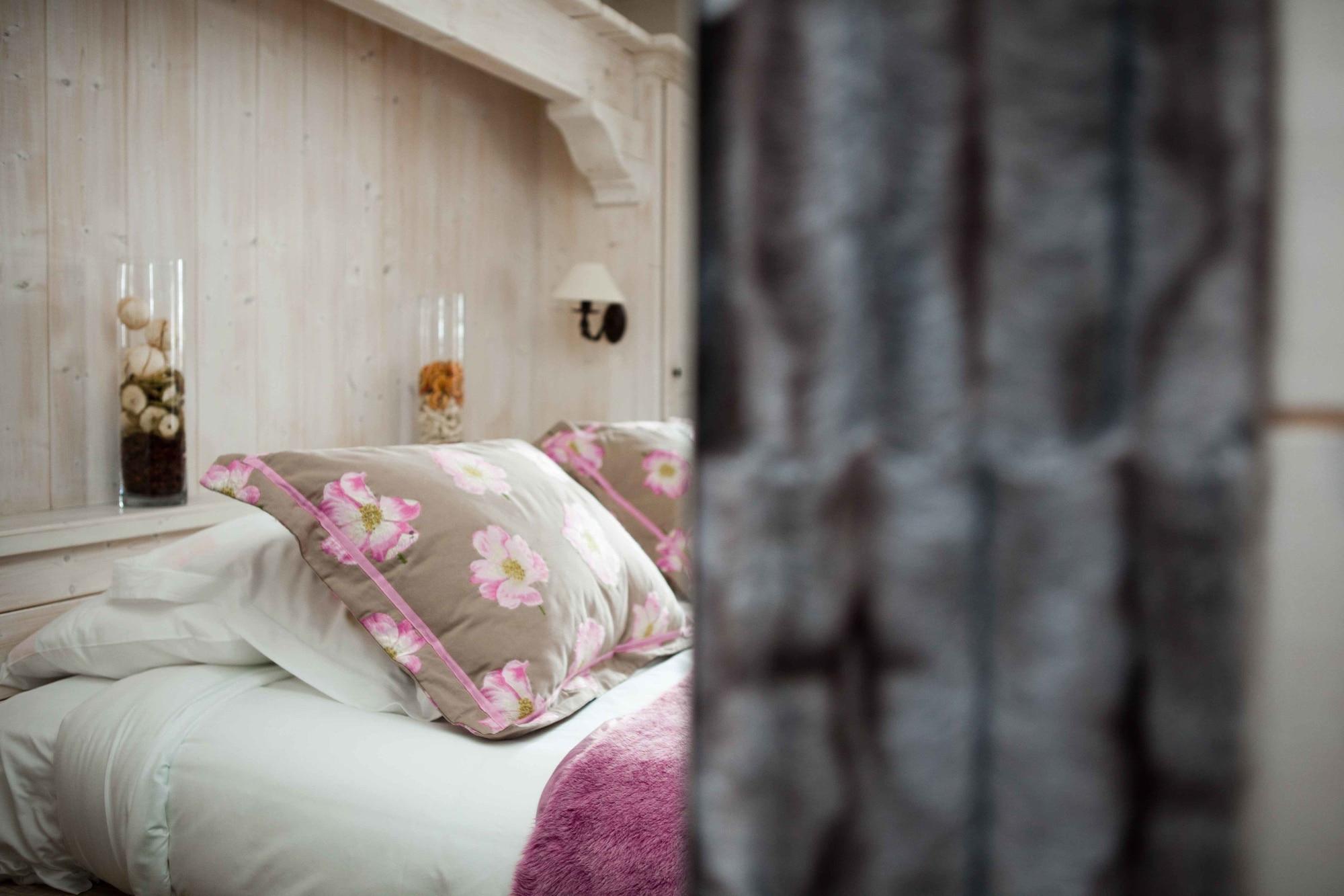 Hotel Les Barmes De L'Ours วาลดีแซร์ ภายนอก รูปภาพ