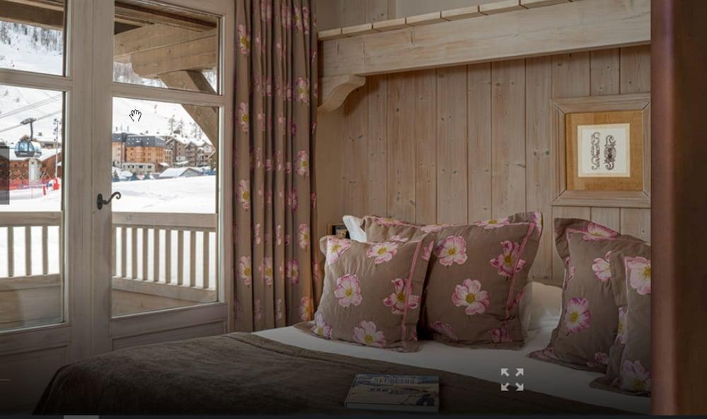 Hotel Les Barmes De L'Ours วาลดีแซร์ ภายนอก รูปภาพ